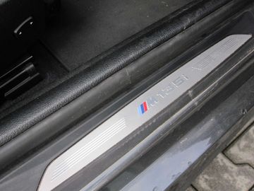 Car image 36