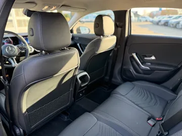 Car image 33