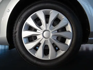 Car image 25