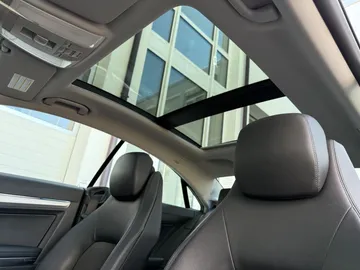 Car image 32