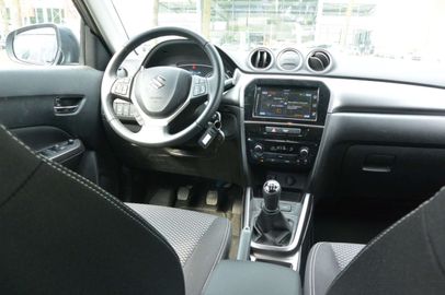 Car image 19