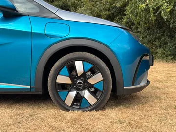 Car image 21