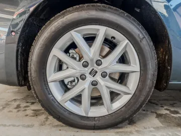 Car image 27