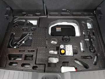 Car image 34