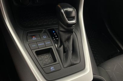 Car image 24