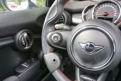 Car image 29