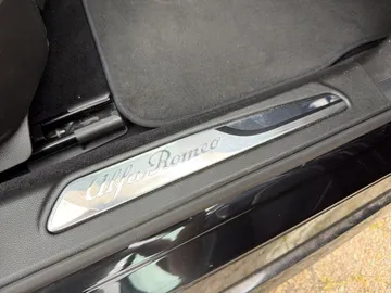 Car image 28