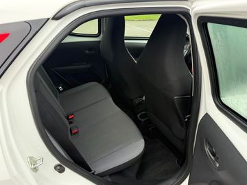 Car image 14