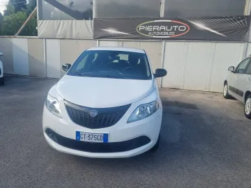 Car image 3
