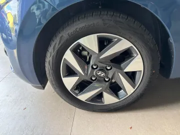 Car image 27