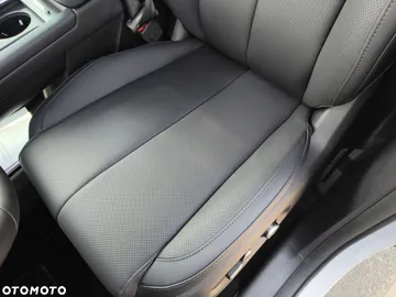 Car image 32
