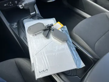 Car image 34