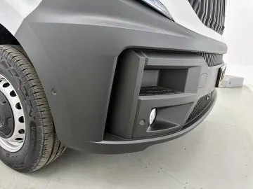 Car image 38