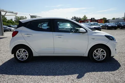 Car image 30