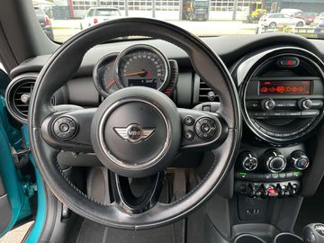 Car image 32