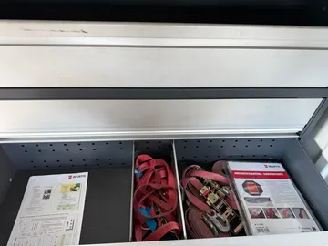 Car image 30