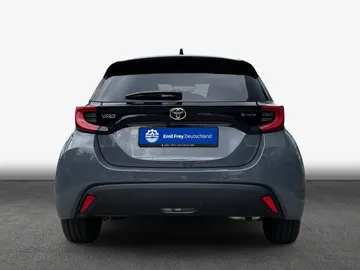 Car image 4