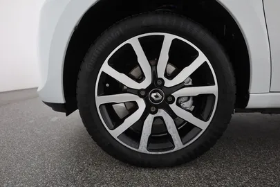 Car image 28