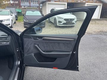 Car image 37