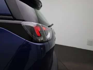 Car image 40