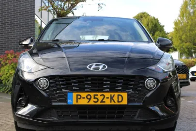 Car image 4
