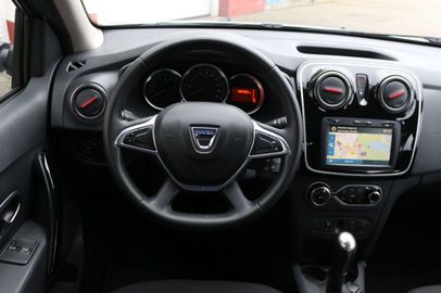 Car image 30