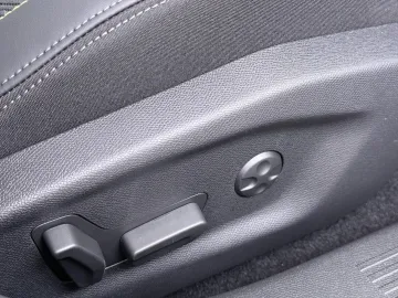Car image 48