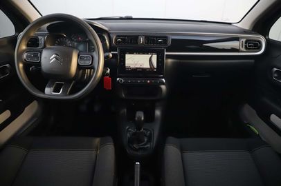 Car image 14