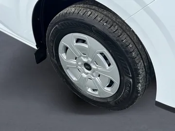 Car image 27