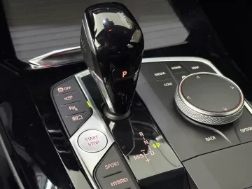 Car image 36