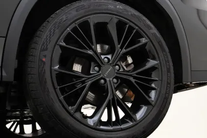 Car image 40