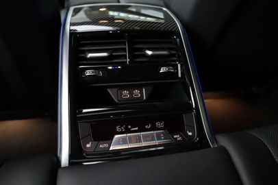 Car image 40