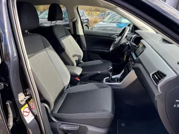 Car image 25