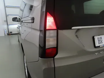 Car image 29