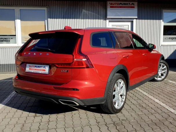 Volvo V60 Cross Country AWD 110 kW image number 2