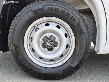 Car image 24
