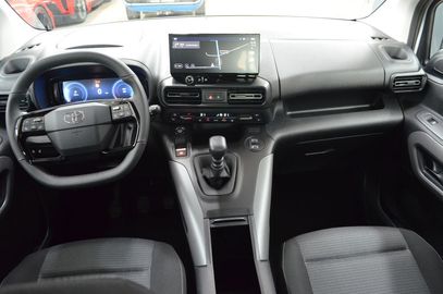 Car image 16