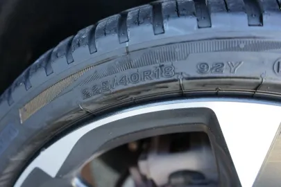Car image 32