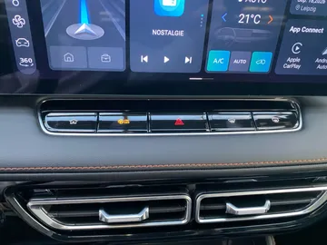 Car image 27