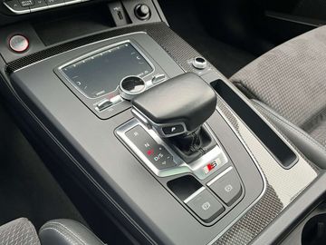 Car image 33