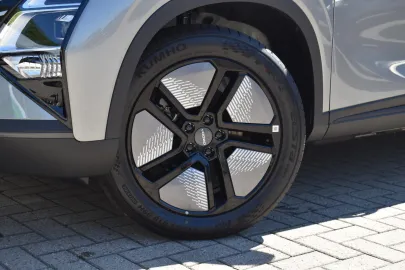 Car image 24