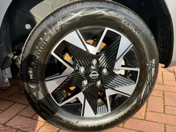 Car image 24