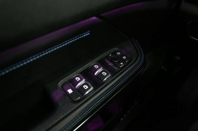 Car image 32