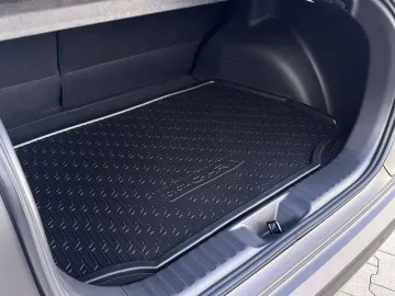 Car image 40