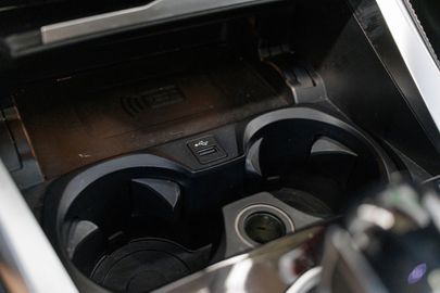 Car image 27