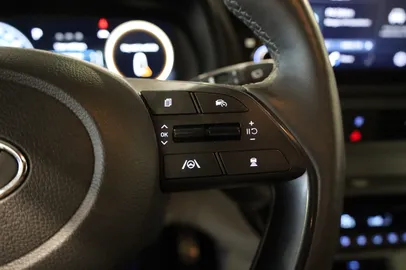Car image 25