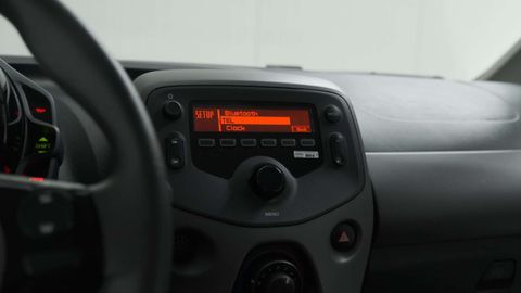 Car image 32