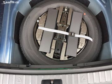 Car image 27