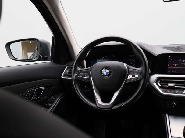 BMW 320i 135 kW image number 10