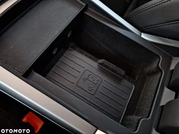 Car image 40
